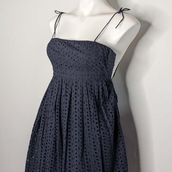 ✨3/$15 GAP Blue Eyelet Lace Spaghetti Tie Strap Cotton Dress 0 - Picture 2 of 8